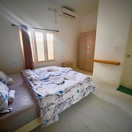 Varunula Surf Camp Thulusdhoo Bagian luar foto