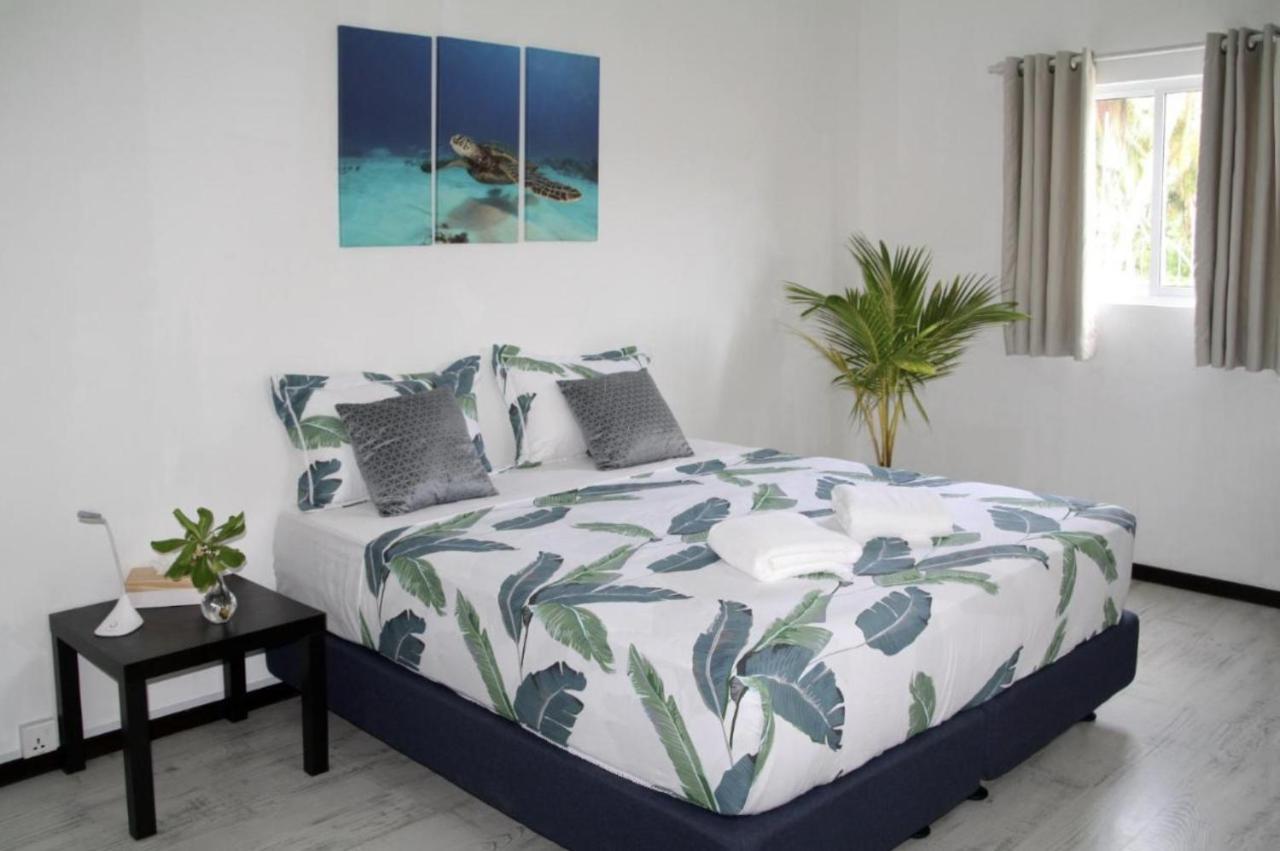 Varunula Surf Camp Thulusdhoo Bagian luar foto