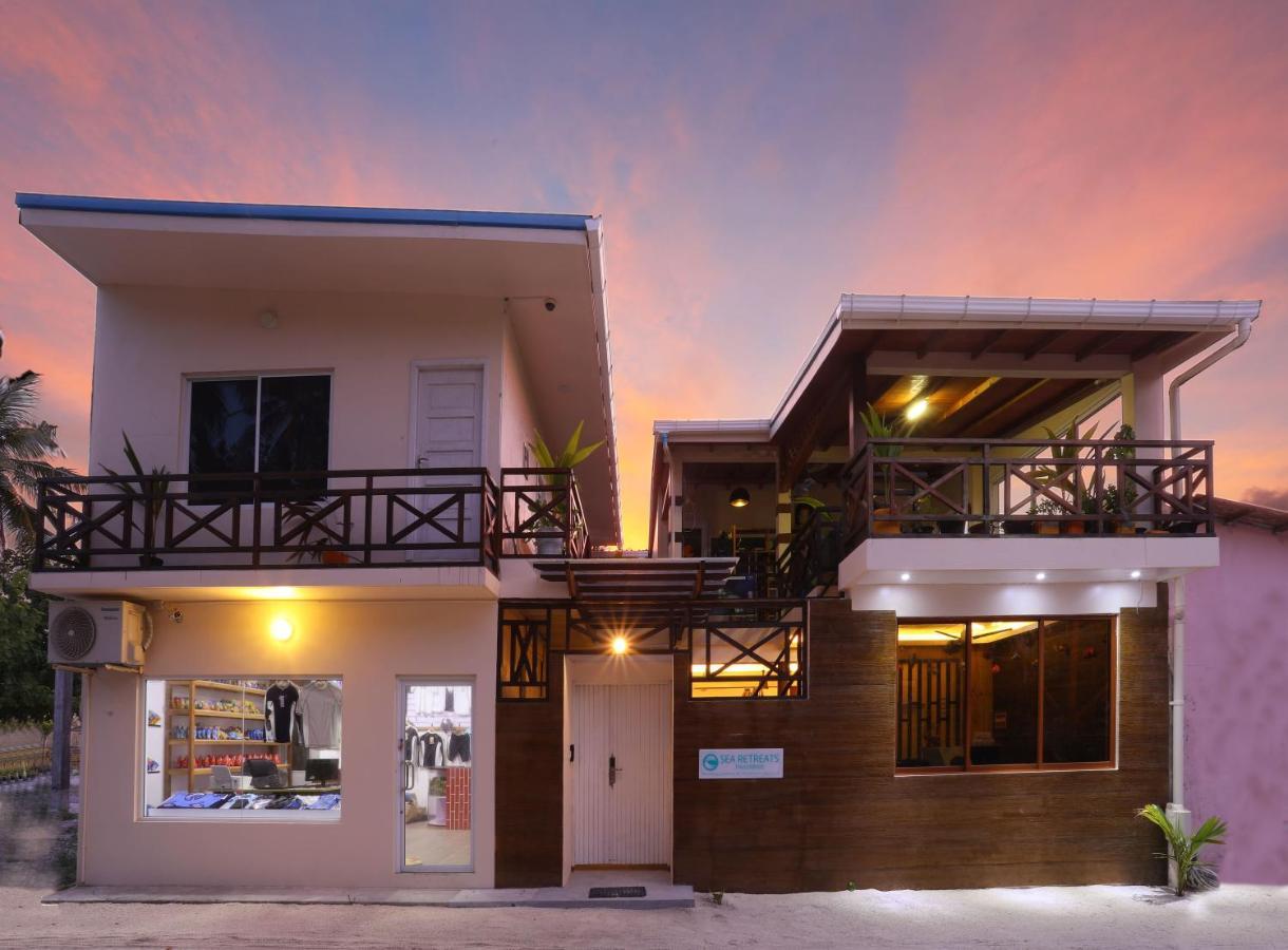 Varunula Surf Camp Thulusdhoo Bagian luar foto