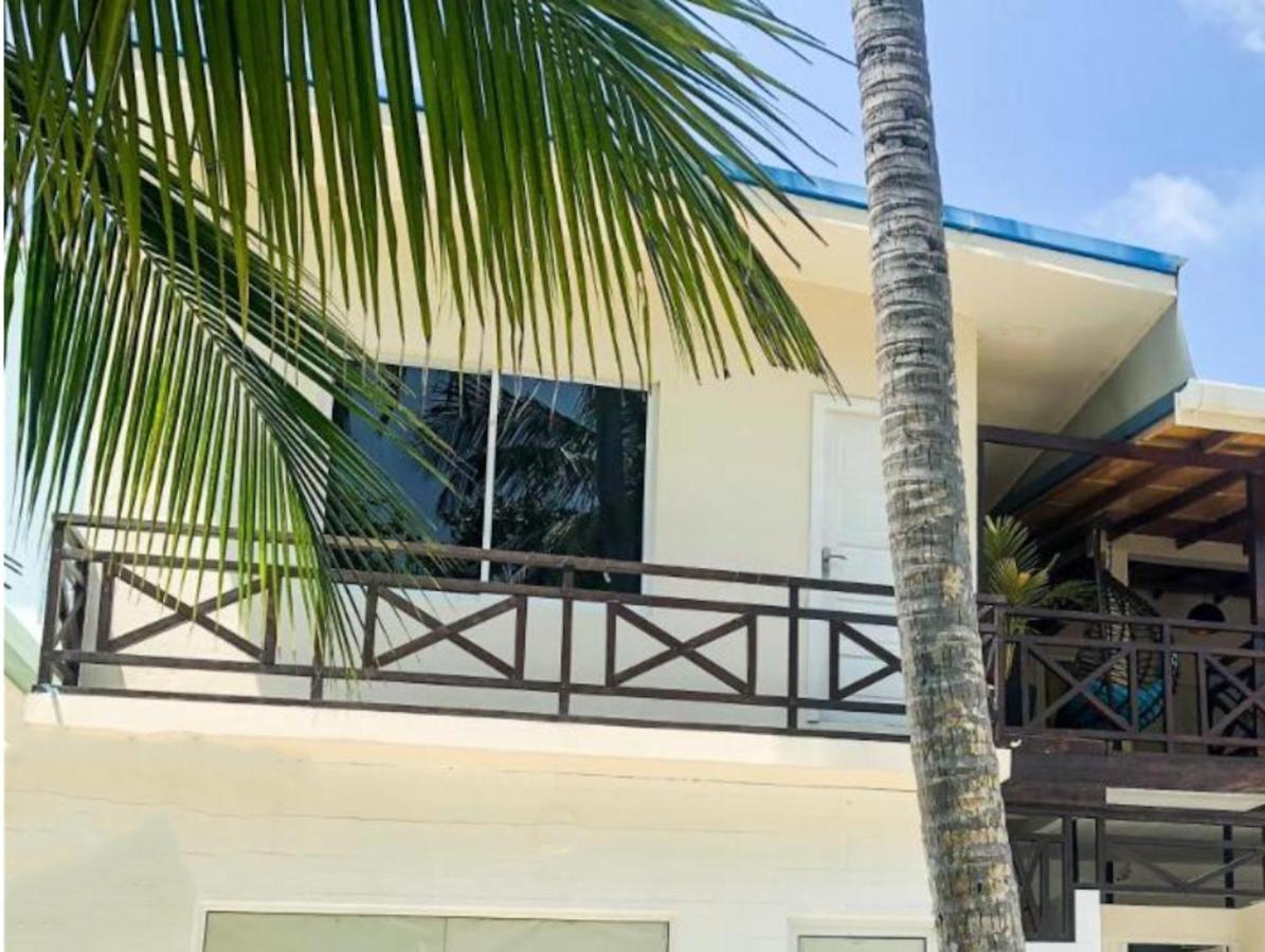 Varunula Surf Camp Thulusdhoo Bagian luar foto