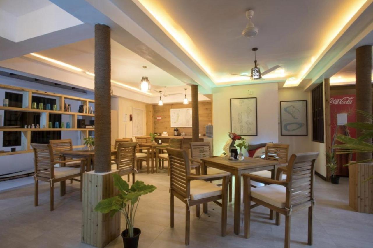 Varunula Surf Camp Thulusdhoo Bagian luar foto