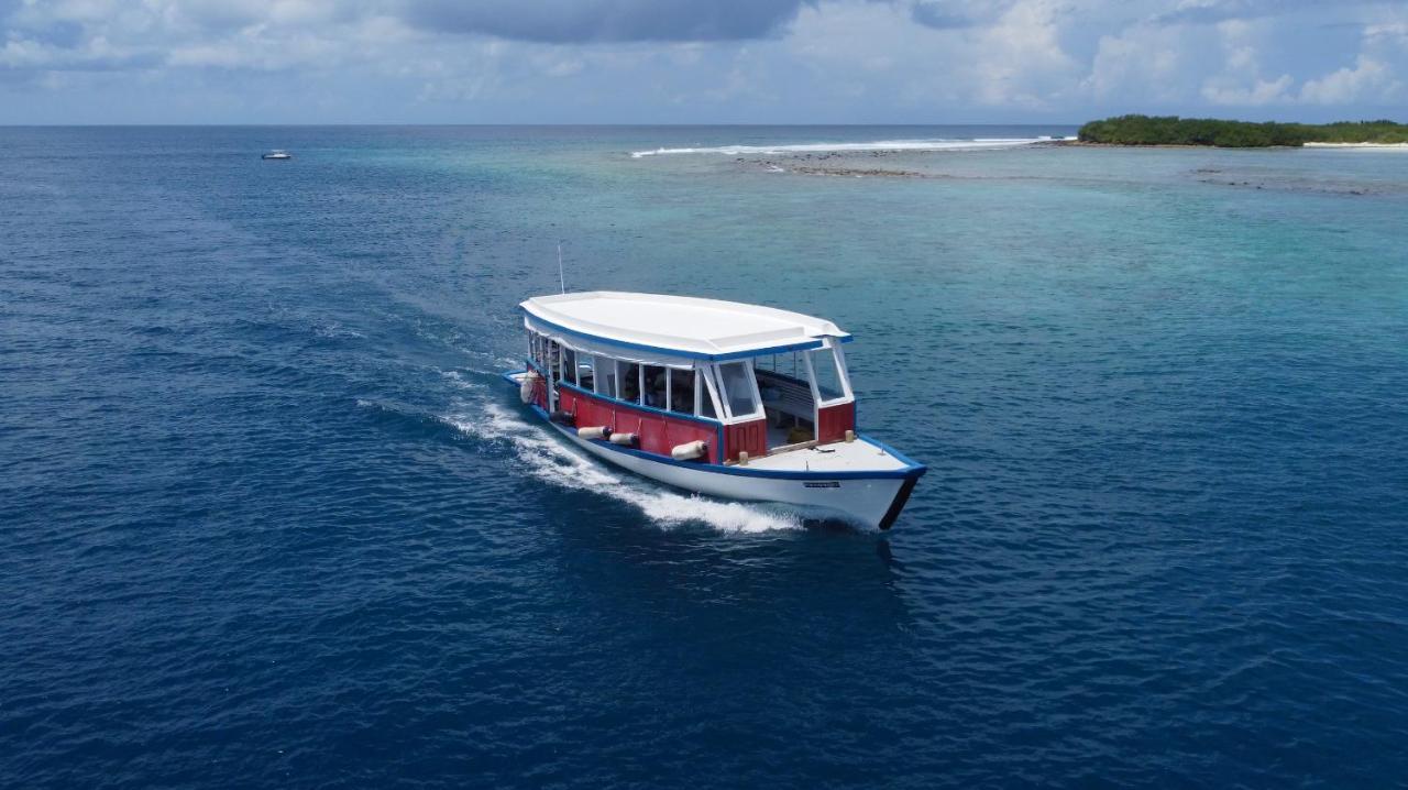 Varunula Surf Camp Thulusdhoo Bagian luar foto