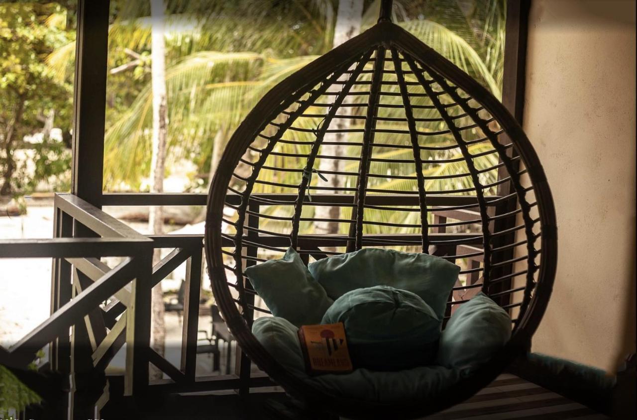 Varunula Surf Camp Thulusdhoo Bagian luar foto