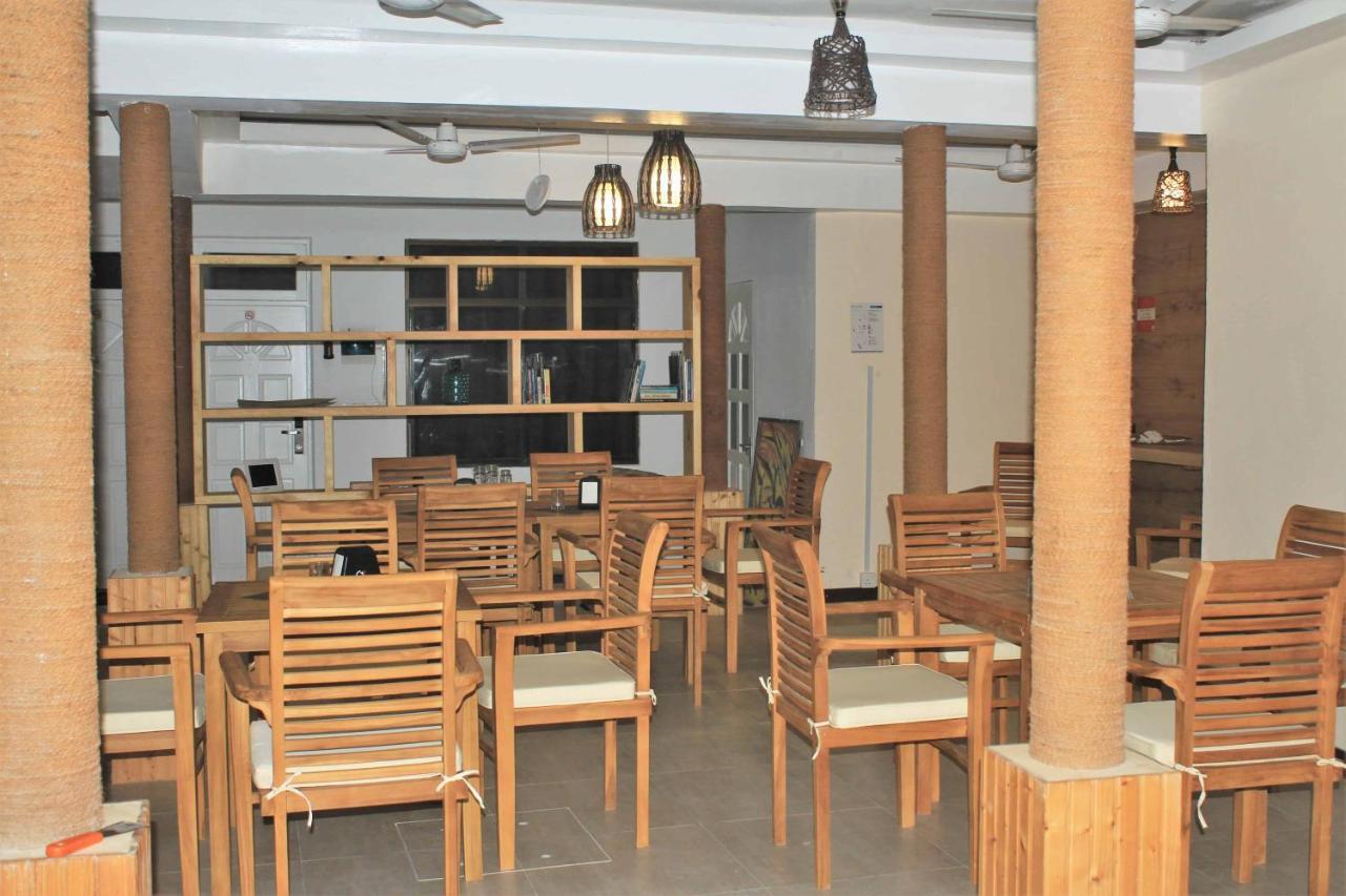 Varunula Surf Camp Thulusdhoo Bagian luar foto
