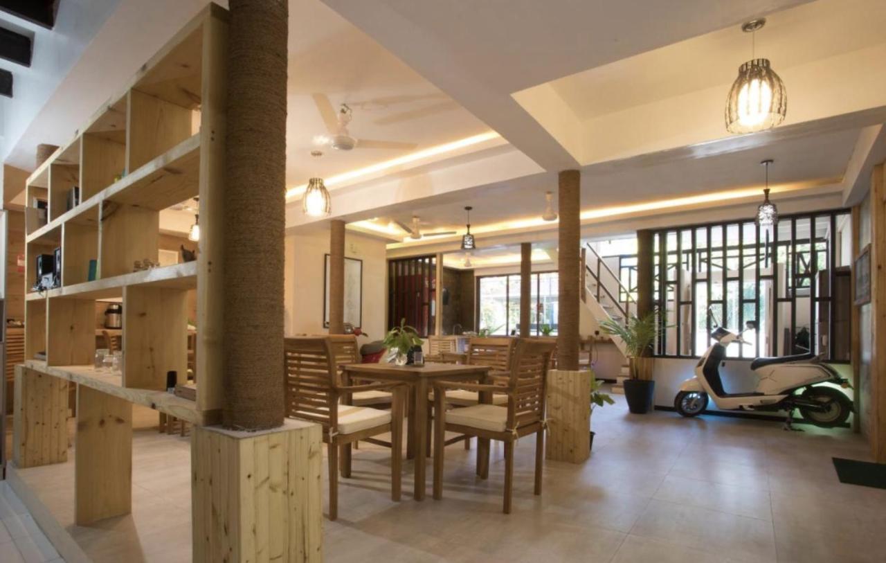 Varunula Surf Camp Thulusdhoo Bagian luar foto