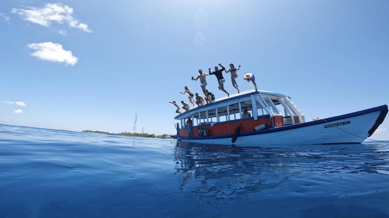Varunula Surf Camp Thulusdhoo Bagian luar foto