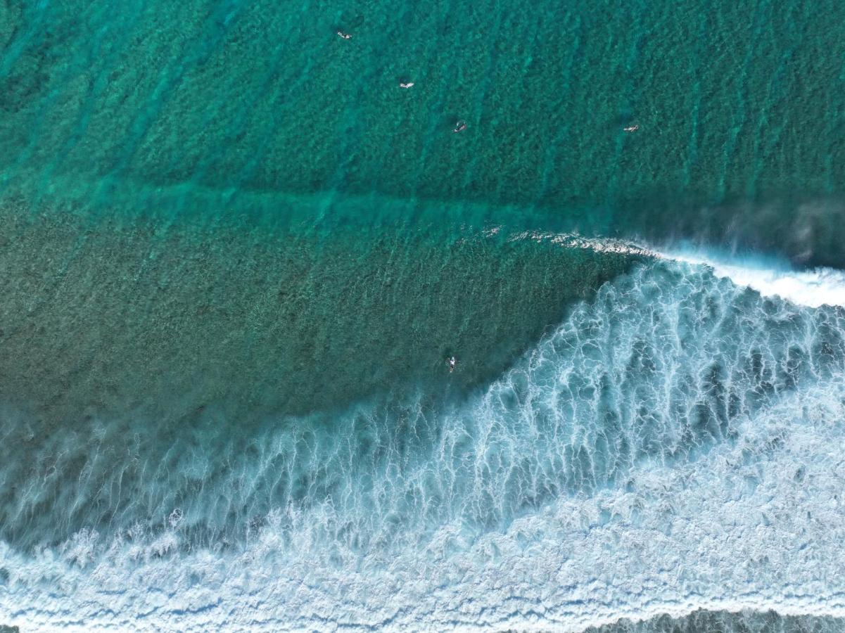 Varunula Surf Camp Thulusdhoo Bagian luar foto