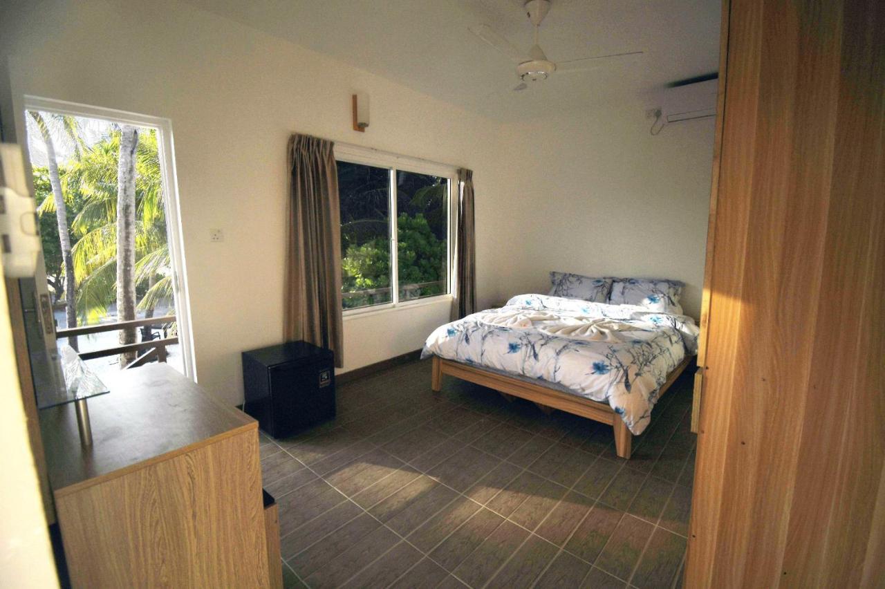 Varunula Surf Camp Thulusdhoo Bagian luar foto