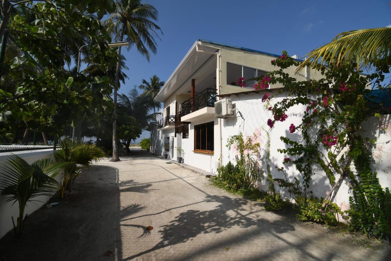 Varunula Surf Camp Thulusdhoo Bagian luar foto