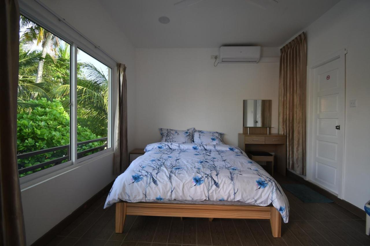 Varunula Surf Camp Thulusdhoo Bagian luar foto