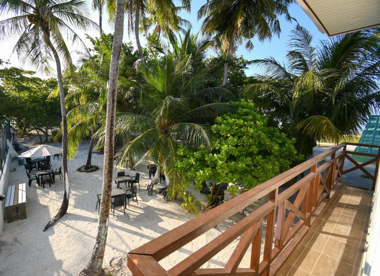 Varunula Surf Camp Thulusdhoo Bagian luar foto