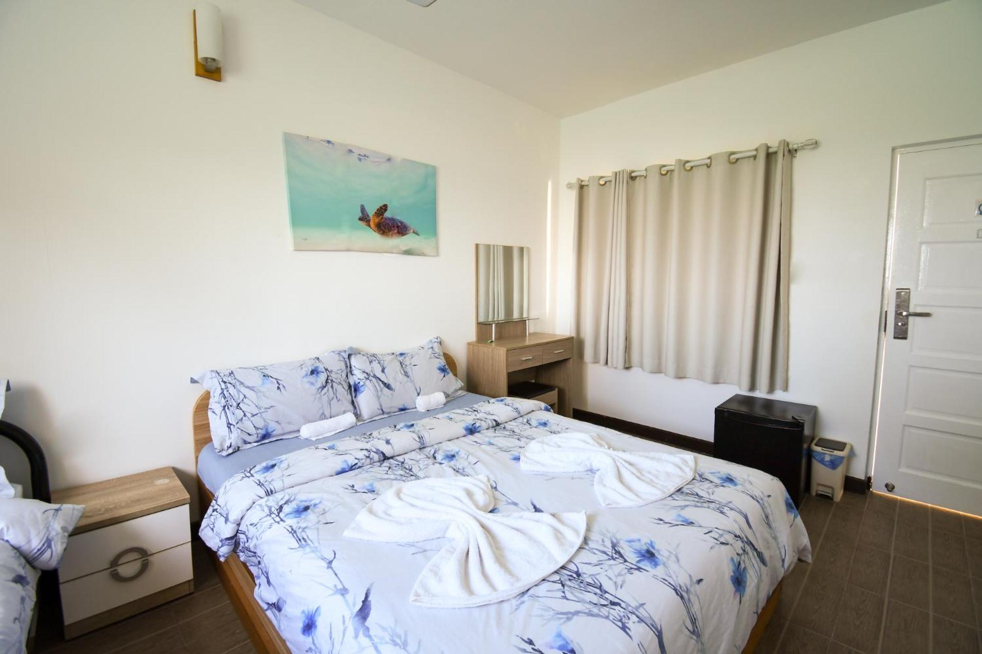 Varunula Surf Camp Thulusdhoo Bagian luar foto