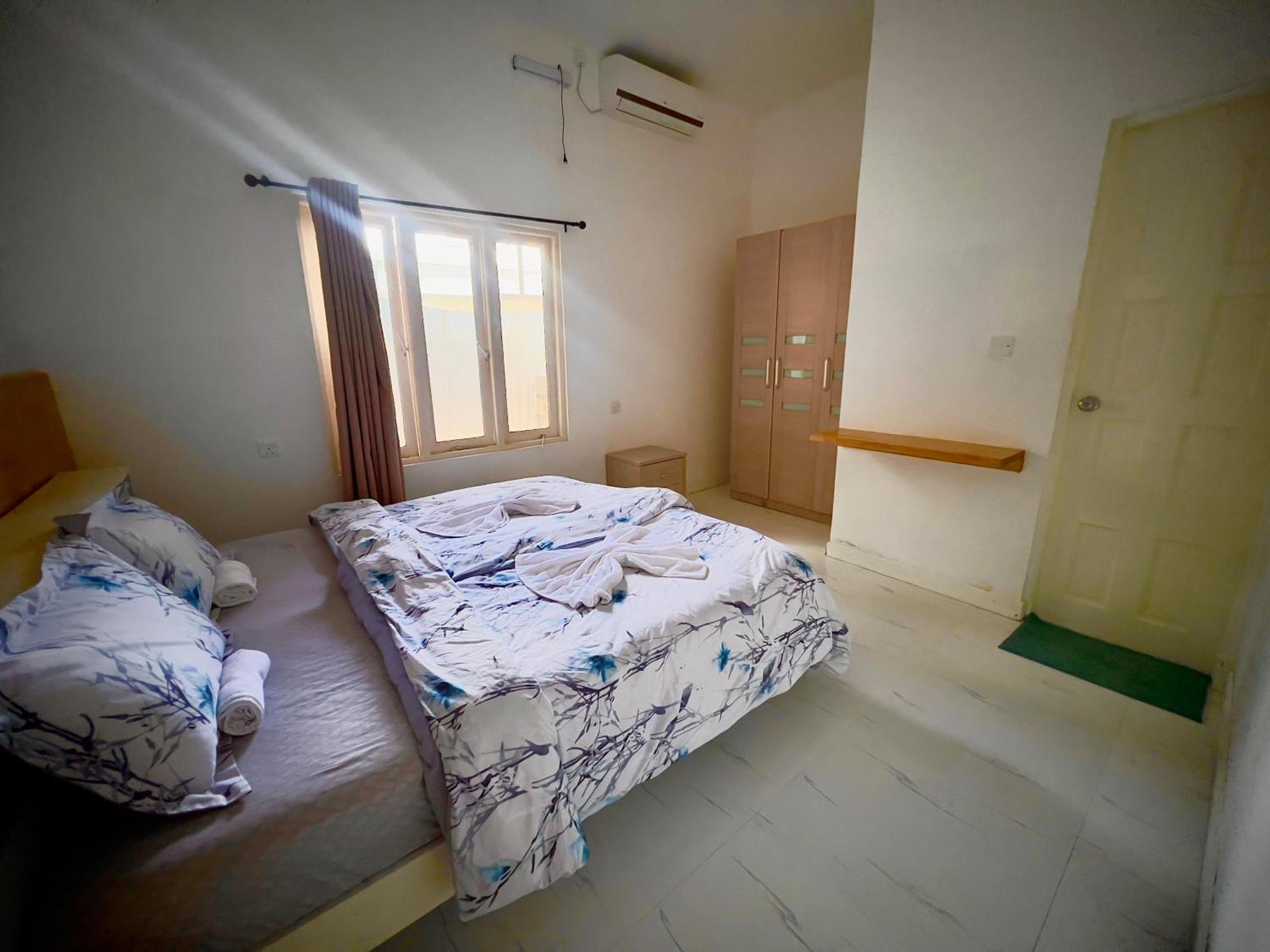 Varunula Surf Camp Thulusdhoo Bagian luar foto